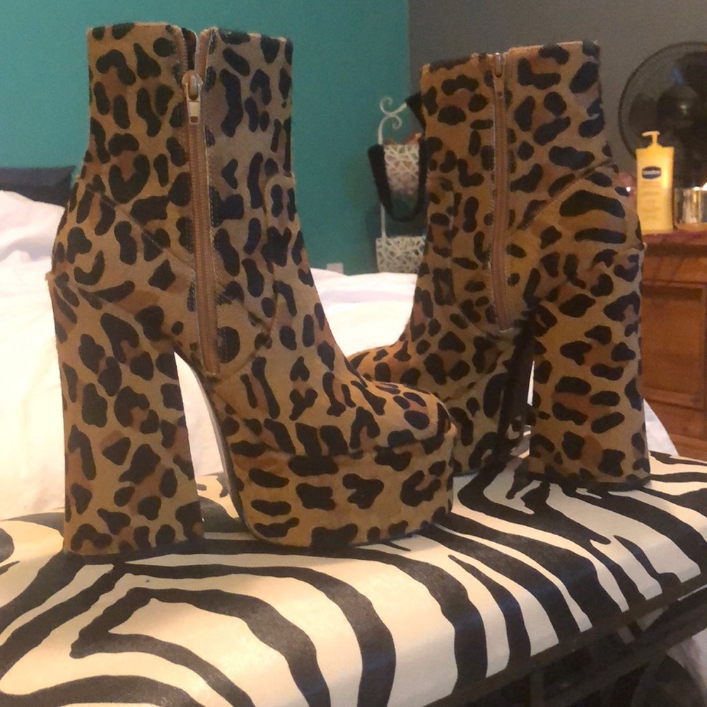 Cheetah/leopard print platform booties
